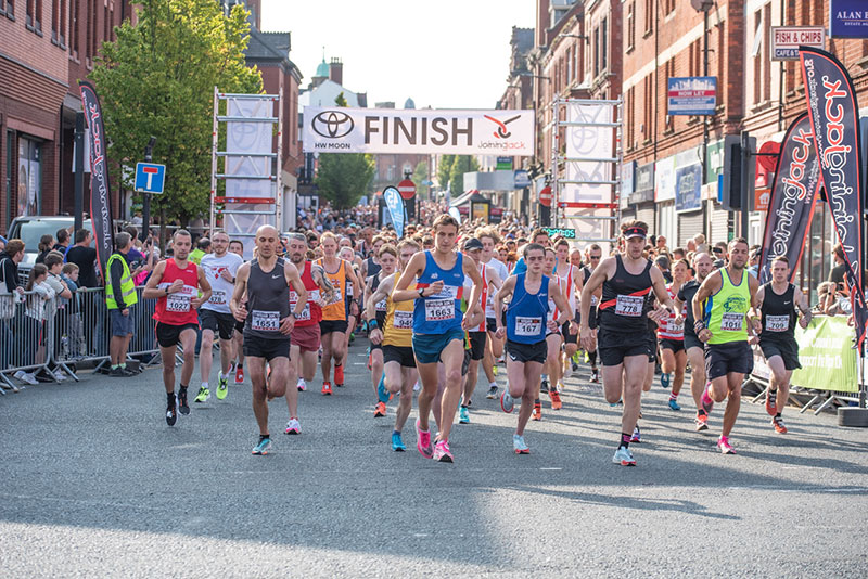 2021 Wigan 10k start